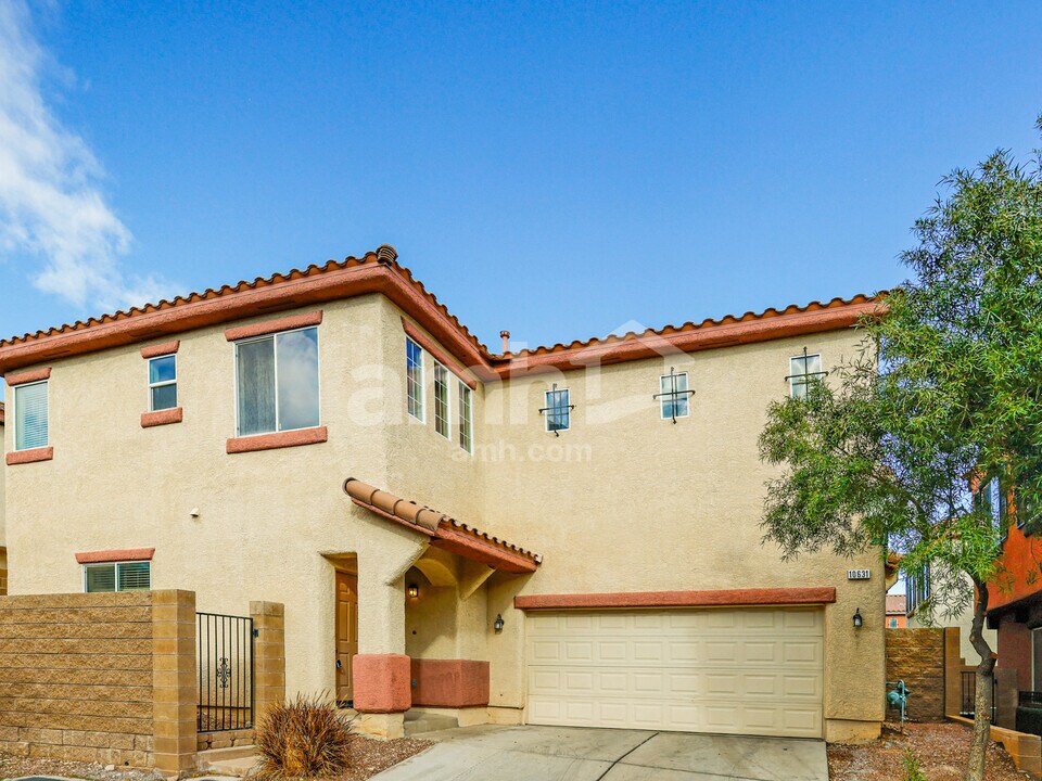 10631 Lessona St in Las Vegas, NV - Building Photo