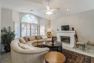 15629 N 51st St in Scottsdale, AZ - Foto de edificio - Building Photo