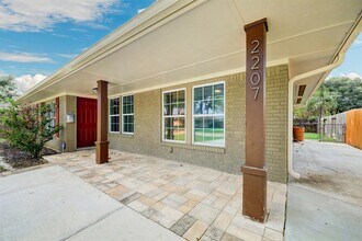2207 Stonecrest Dr in Houston, TX - Building Photo - Building Photo