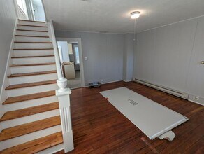 10 Suffield St in Windsor Locks, CT - Building Photo - Building Photo
