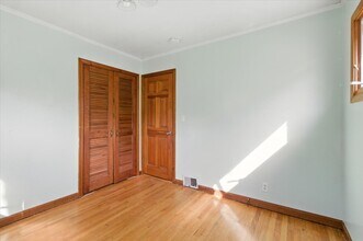 18 Maplewood Dr in South Burlington, VT - Foto de edificio - Building Photo