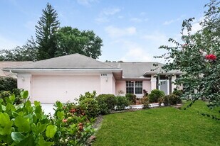 4902 9th Ave E in Bradenton, FL - Building Photo