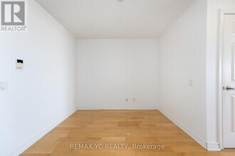 5229 Dundas St W in Toronto, ON - Building Photo - Building Photo