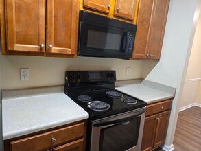 213 Shenandoah Dr in Riverdale, GA - Building Photo - Building Photo