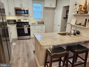 404 W Wayne Ave in Wayne, PA - Building Photo - Building Photo