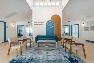 Aqua Bay in Naples, FL - Foto de edificio - Building Photo