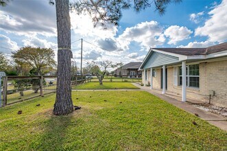 1350 Strawberry St in League City, TX - Building Photo - Building Photo