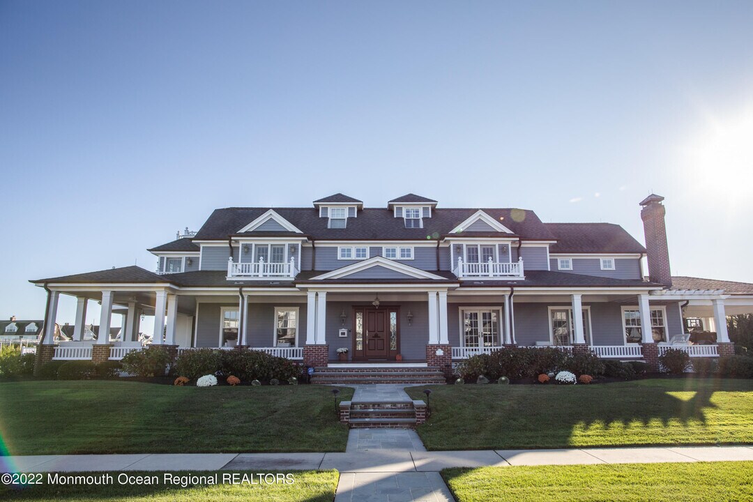 15 Madison Ave in Spring Lake, NJ - Building Photo