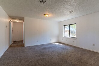 10130 E Ollie Ave in Midwest City, OK - Building Photo - Building Photo