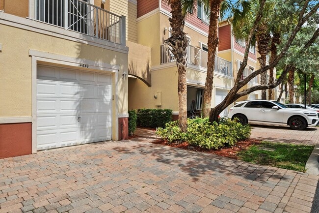 4649 SW 75th Way in Davie, FL - Building Photo - Building Photo