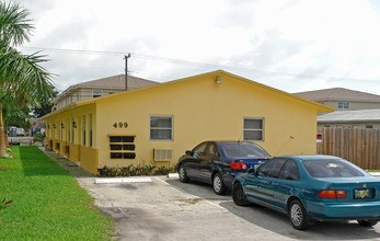 499 NW 42nd St in Fort Lauderdale, FL - Building Photo - Building Photo