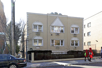 119-50 Metropolitan Ave in Kew Gardens, NY - Building Photo - Building Photo