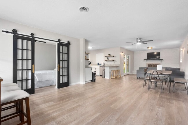 4070 Arbutus Dr in Pensacola, FL - Building Photo - Building Photo