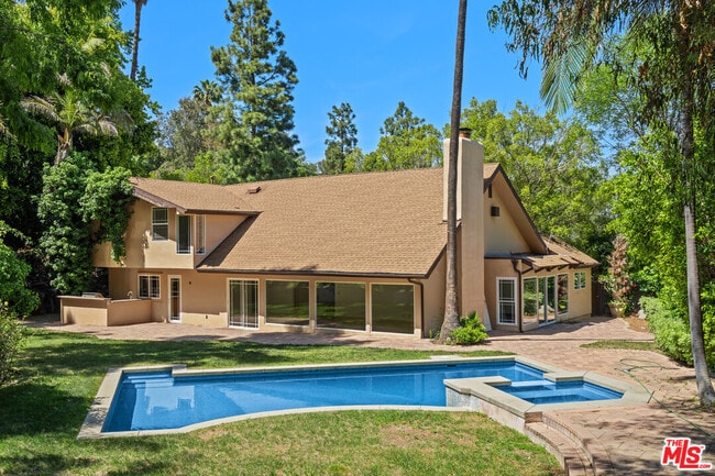 10926 Alta View Dr in Los Angeles, CA - Building Photo - Building Photo
