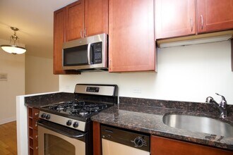 630 W Wrightwood Ave in Chicago, IL - Building Photo - Building Photo