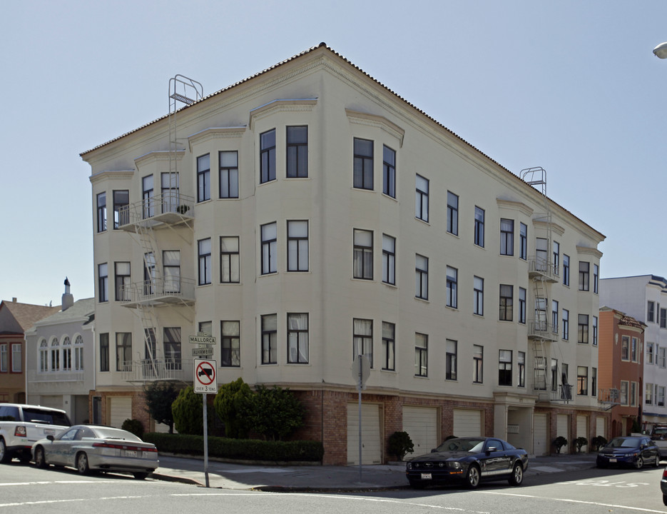 201 Mallorca Way in San Francisco, CA - Building Photo