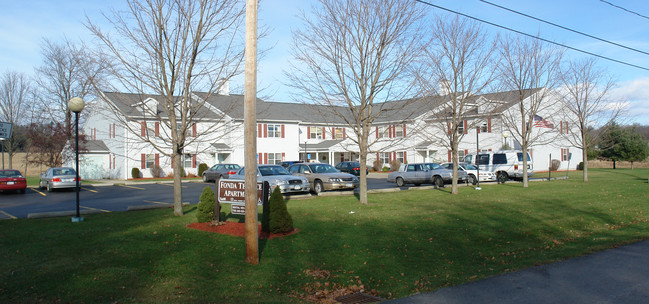 Fonda Terrace Apartments in Fonda, NY - Foto de edificio - Building Photo