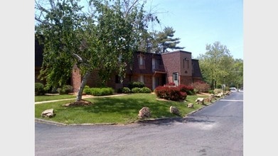 Arbor Village Apartments in Ferguson, MO - Foto de edificio - Building Photo