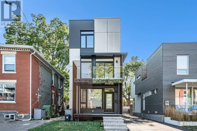property at 90 Hamilton Ave N