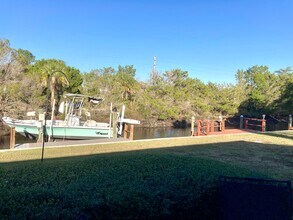 11298 W Bayshore Dr in Crystal River, FL - Building Photo - Building Photo