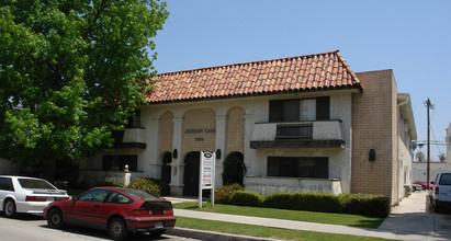 Jordan Casa in Canoga Park, CA - Foto de edificio - Building Photo