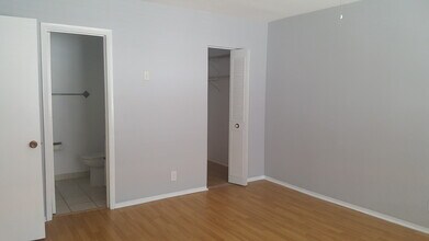 3550 NW 8th Ave, Unit Everette Arms-Unit 511 in Pompano Beach, FL - Foto de edificio - Building Photo