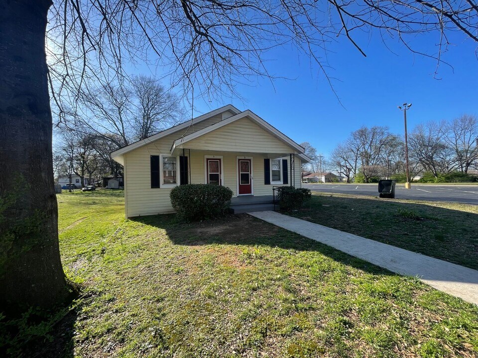 521 10th Ave NW in Decatur, AL - Building Photo