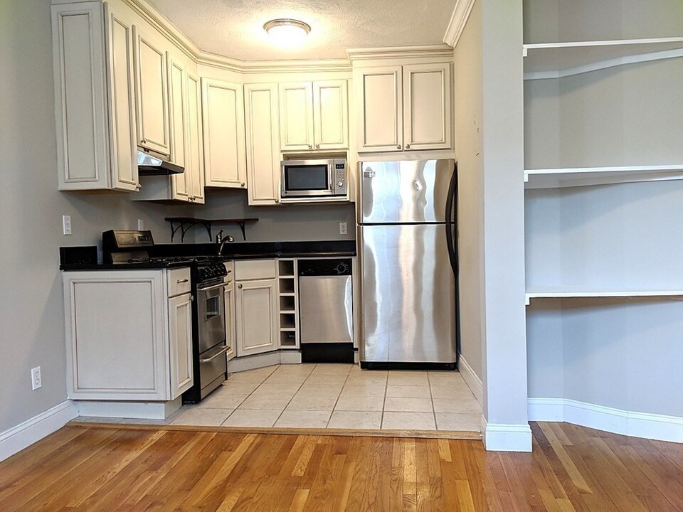 7 Primus Ave in Boston, MA - Building Photo