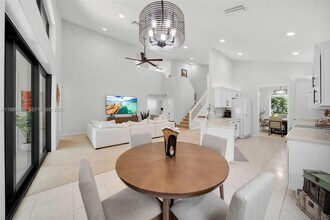 8864 Ventura Way in Naples, FL - Building Photo - Building Photo