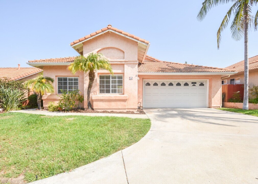 2194 Castilla Way in Oceanside, CA - Building Photo