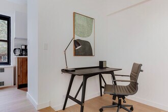 340 E 52nd St in New York, NY - Building Photo - Building Photo