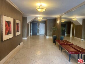 1557 S Beverly Glen Blvd in Los Angeles, CA - Building Photo - Building Photo