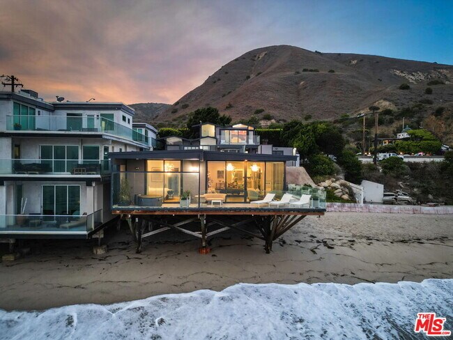 26044 Pacific Coast Hwy in Malibu, CA - Building Photo - Building Photo