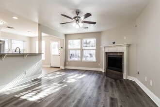 18469 Sunrise Oaks Ct in Montgomery, TX - Building Photo - Building Photo