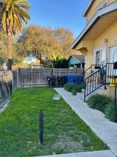 238 E 73rd St, Unit 238 in Los Angeles, CA - Building Photo - Building Photo