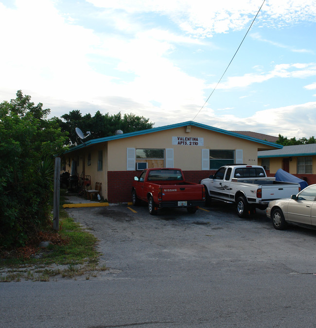 Valentina Apartments in Fort Lauderdale, FL - Building Photo - Building Photo