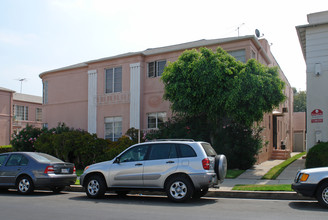 132-136 S Sweetzer Ave in Los Angeles, CA - Building Photo - Building Photo