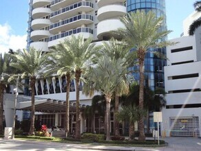 6301 Collins Ave, Unit # 2208 in Miami Beach, FL - Building Photo - Building Photo