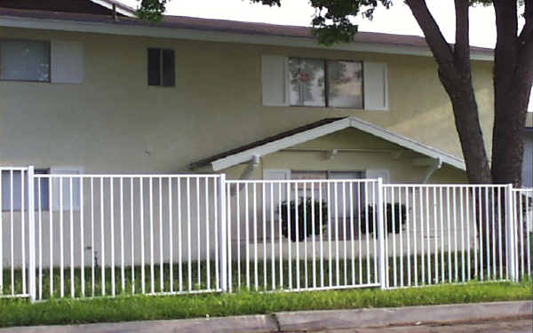 3435 21st St in Highland, CA - Building Photo