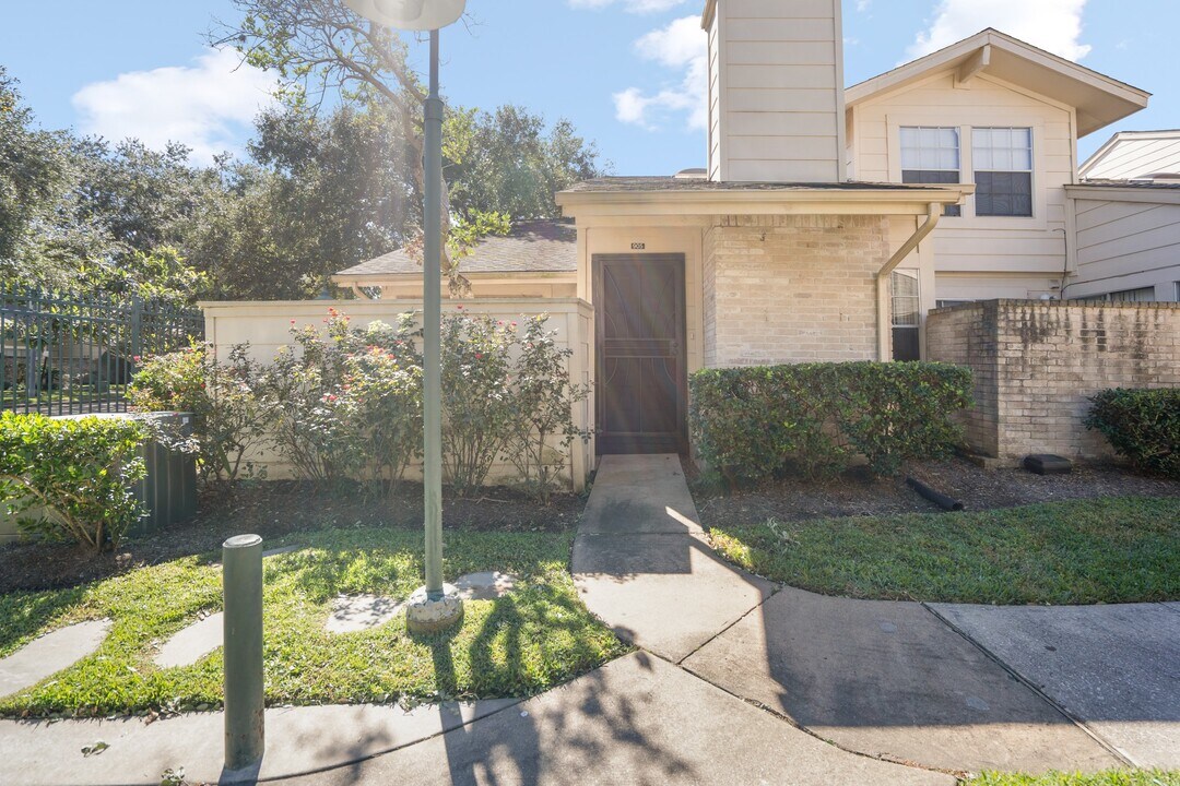 13002 Leader St in Houston, TX - Building Photo