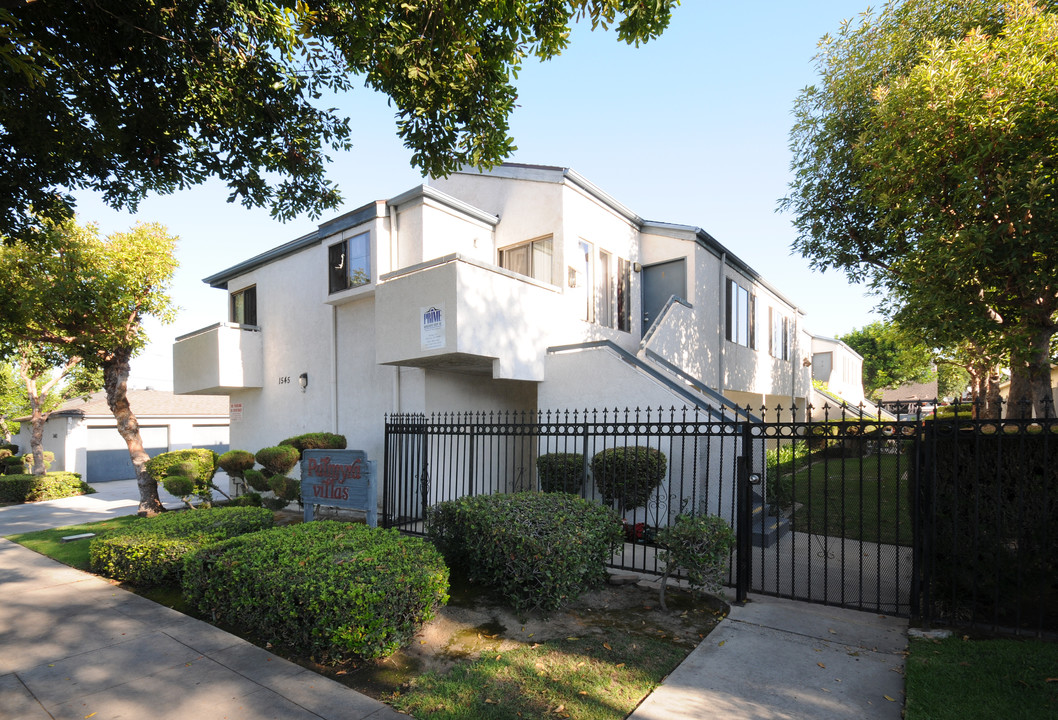 Palmyra Villas in Orange, CA - Building Photo