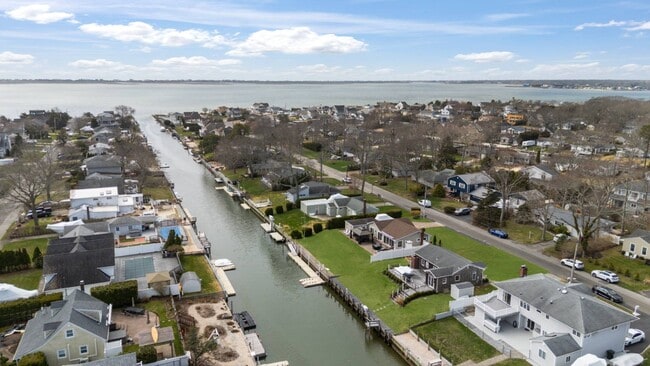 property at 7 Whiting Rd