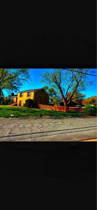 7100 Park Rd in Charlotte, NC - Building Photo