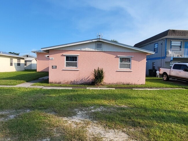 1169 Seaway Dr in Fort Pierce, FL - Foto de edificio - Building Photo