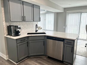 1273 Silk Oak Ln in Bartlett, IL - Foto de edificio - Building Photo