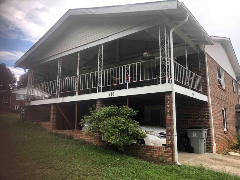916 Pinecrest Pl NE-Unit -first floor in Lenoir, NC - Foto de edificio