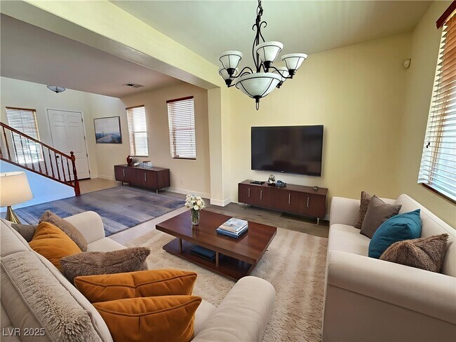 8374 S Pioneer Way in Las Vegas, NV - Building Photo - Building Photo