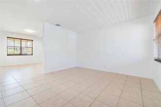 1609 Sweetgum Terrace in Weston, FL - Foto de edificio - Building Photo