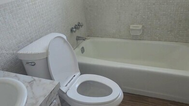 230 SW 11th Ave in Hallandale Beach, FL - Building Photo - Building Photo