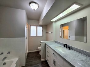 1530 Eastmont Ave in East Wenatchee, WA - Building Photo - Building Photo